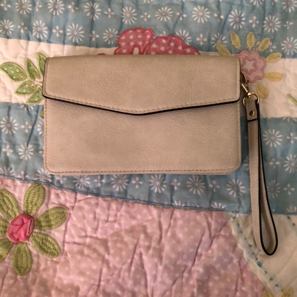 *Like New* Off White Wristlet/Shoulder Bag w/ Phone Screen